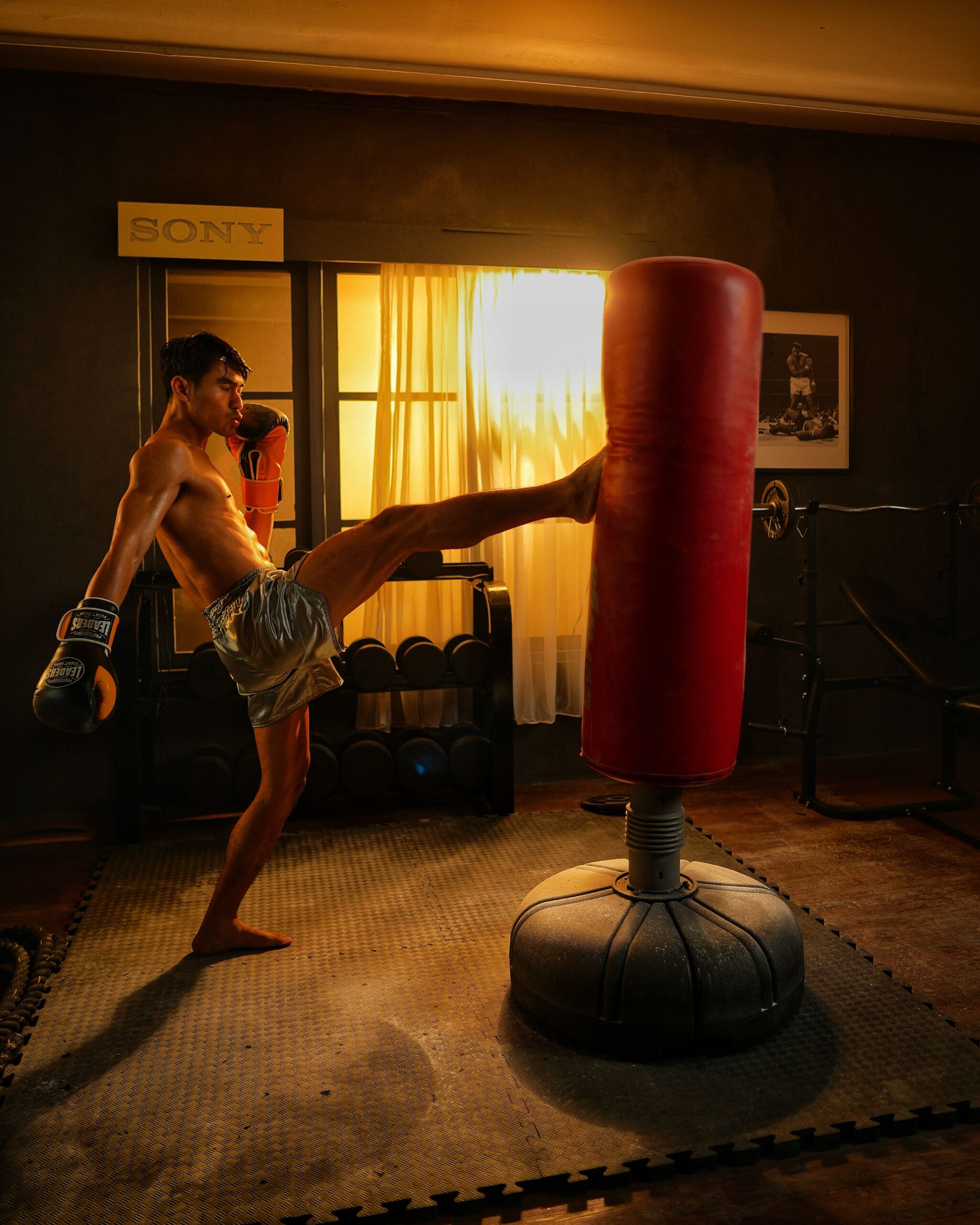 Sac de Frappe sur Pied : Comment Choisir pour s&rsquo;Entraîner au MMA à la Maison ?